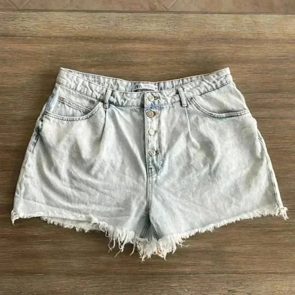 ZARA Cut Off Jeans Shorts Denim Exposed Button Fly Pleated Light Acid Wash Sz 12 - Picture 2 of 12